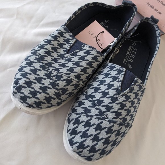Serra Ladies Memory Foam Canvas Slip-on Sneakers Flat Shoes Sz 9 Navy Print NEW - Picture 1 of 10